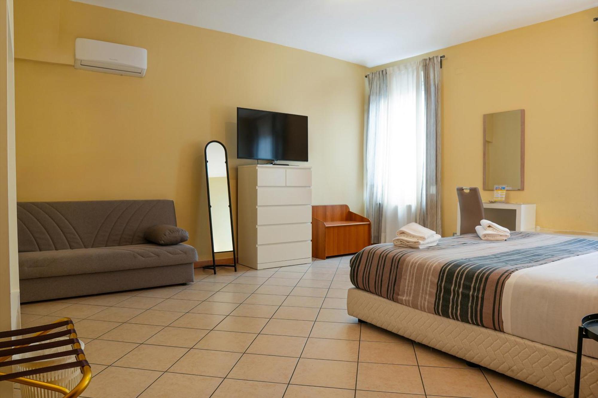 Smart Hotel Феррара Экстерьер фото